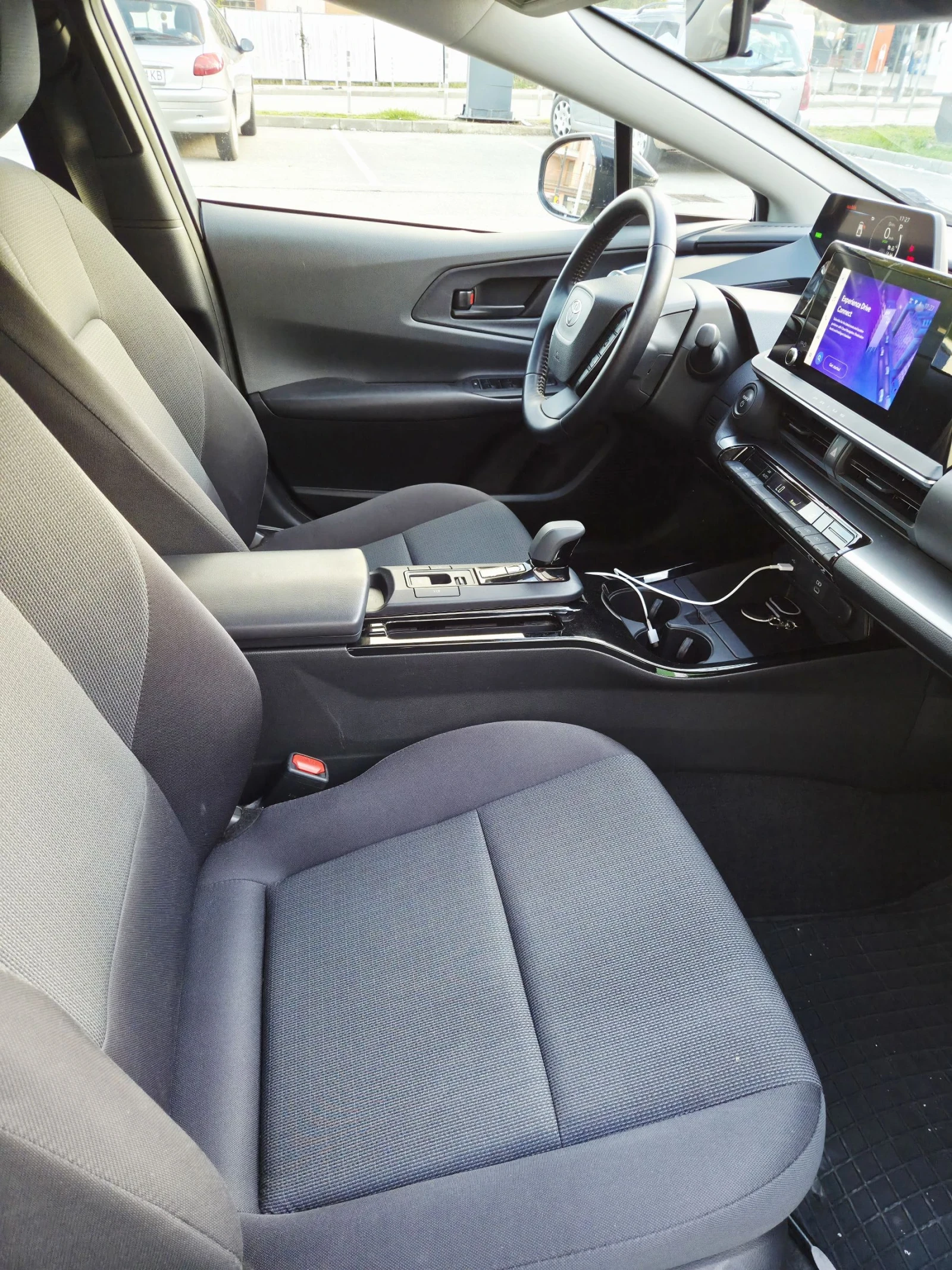 Toyota Prius 2.0 HIBRID - изображение 10 | Auto.bg Toyota Prius 2.0 HIBRID - изображение 10