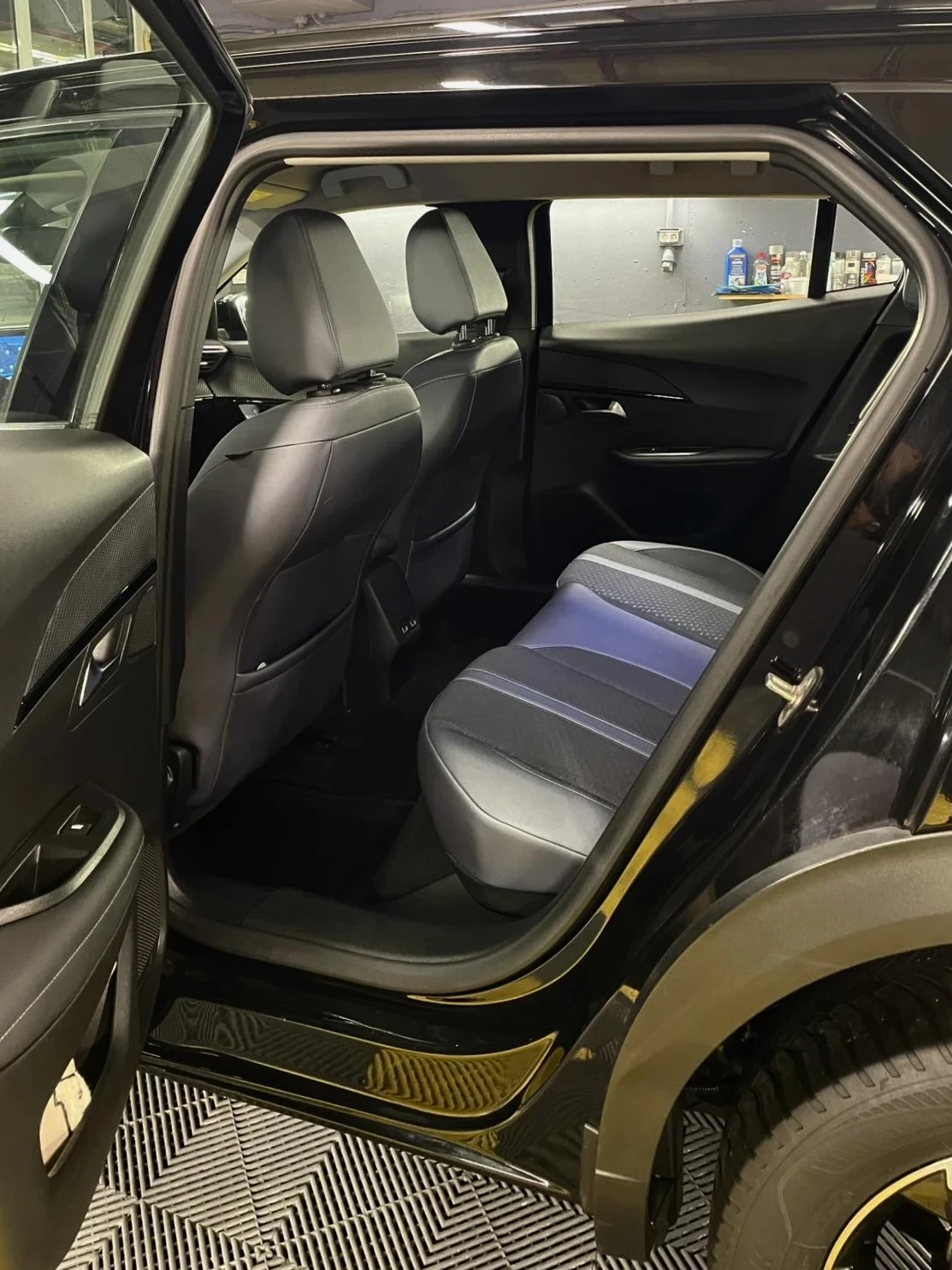 Peugeot 2008 1.5HDI 72.000 km Keyless Дигитално табло  - изображение 9 | Auto.bg Peugeot 2008 1.5HDI 72.000 km Keyless Дигитално табло  - изображение 9