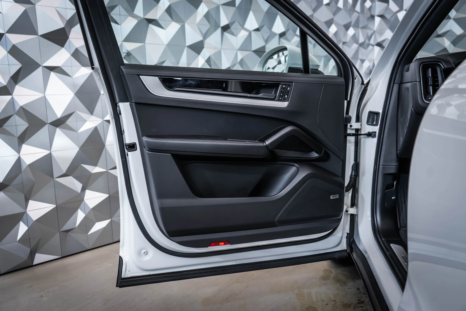 Porsche Cayenne E Hybrid Coupe* Bose* Pano - изображение 7 | Auto.bg Porsche Cayenne E Hybrid Coupe* Bose* Pano - изображение 7