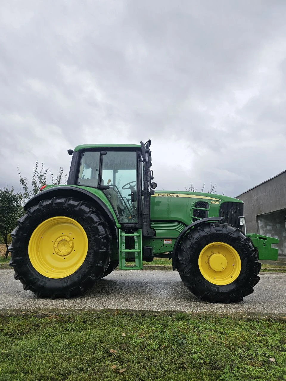 Трактор John Deere 6830 - изображение 10 | Auto.bg Трактор John Deere 6830 - изображение 10