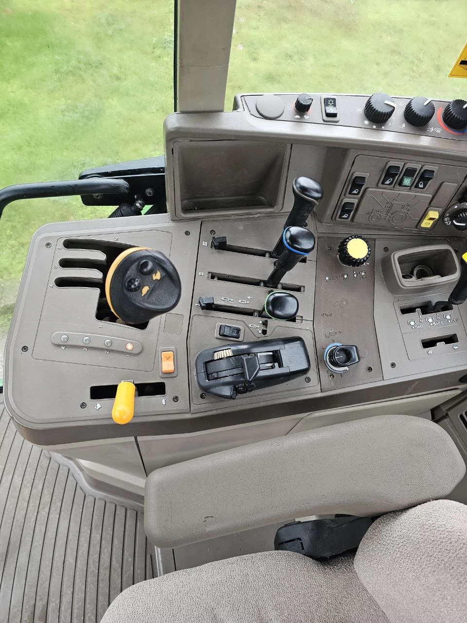 Трактор John Deere 6830 - изображение 5 | Auto.bg Трактор John Deere 6830 - изображение 5