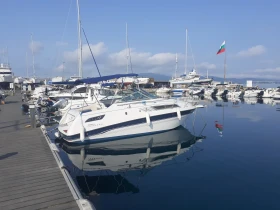 Моторна яхта Chaparral Signature