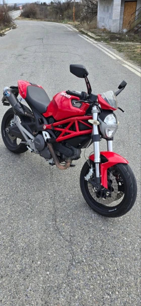 Ducati Monster 696