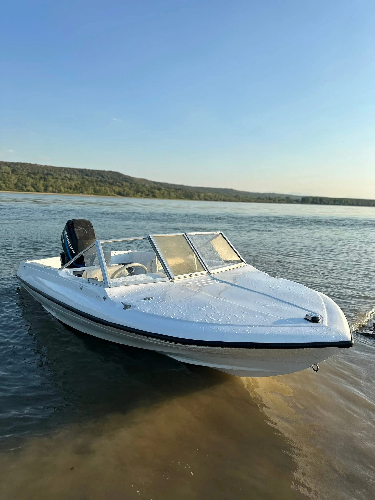 Моторна яхта Glastron undefined | Auto.bg — изображение 1 Моторна яхта Glastron undefined | Auto.bg — изображение 1