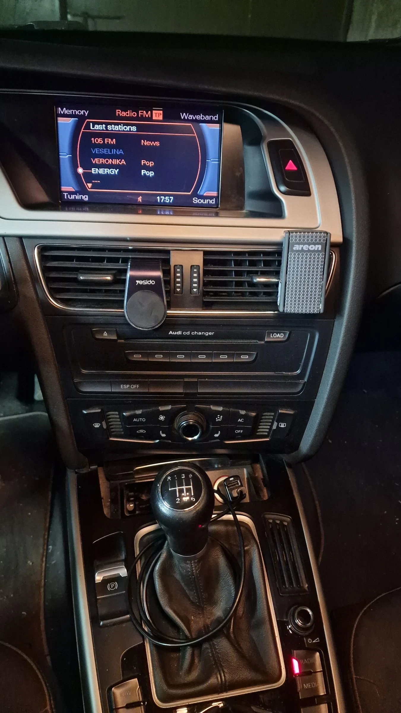 Audi A4 B8 2.0 TDI 170 к.с. Quattro  - изображение 5 | Auto.bg Audi A4 B8 2.0 TDI 170 к.с. Quattro  - изображение 5