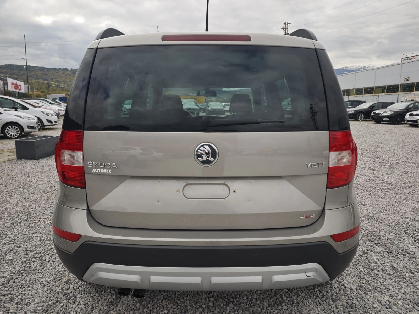 Skoda Yeti 2.0TDI-110k.c. 4x4 - изображение 5 | Auto.bg Skoda Yeti 2.0TDI-110k.c. 4x4 - изображение 5