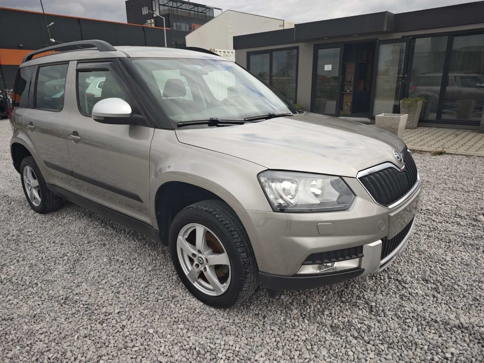 Skoda Yeti 2.0TDI-110k.c. 4x4 - изображение 8 | Auto.bg Skoda Yeti 2.0TDI-110k.c. 4x4 - изображение 8