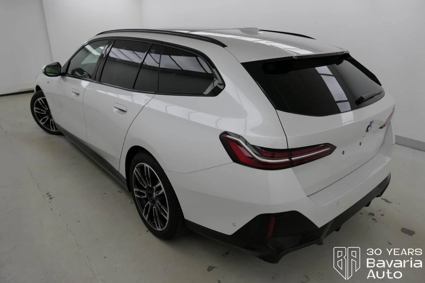 BMW 520  d Touring M Sport Paket Steptronic - изображение 2 | Auto.bg BMW 520  d Touring M Sport Paket Steptronic - изображение 2