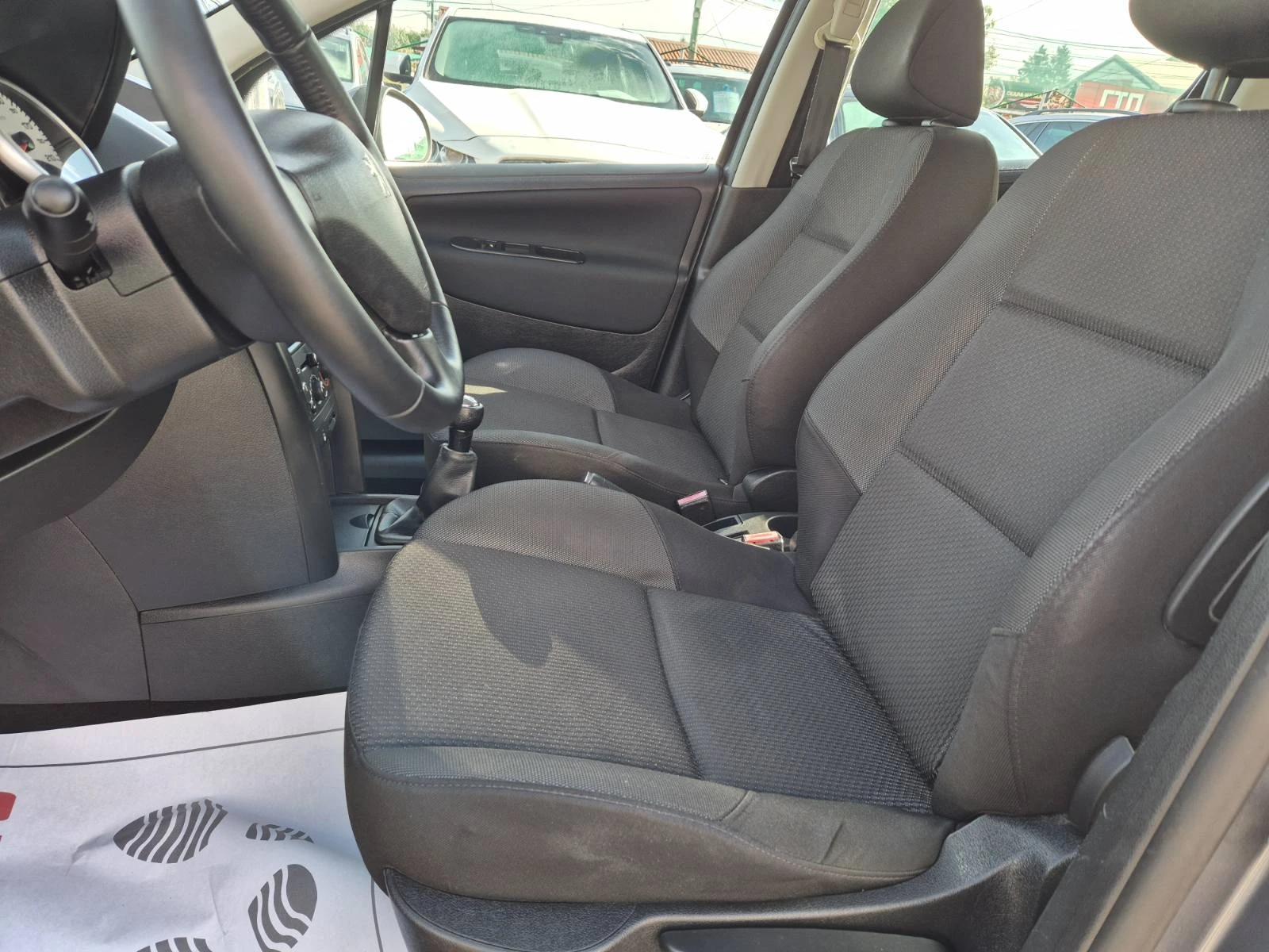 Peugeot 207 1.4i-95кс-175000км - изображение 7 | Auto.bg Peugeot 207 1.4i-95кс-175000км - изображение 7