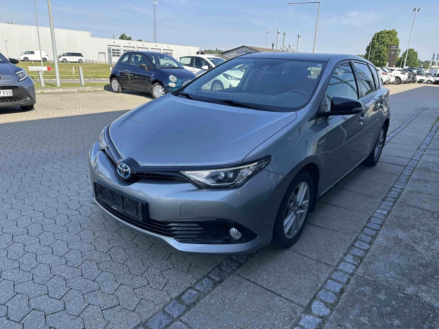Toyota Auris Prestige 1.8 Хибрид | Auto.bg — изображение 1 Toyota Auris Prestige 1.8 Хибрид | Auto.bg — изображение 1