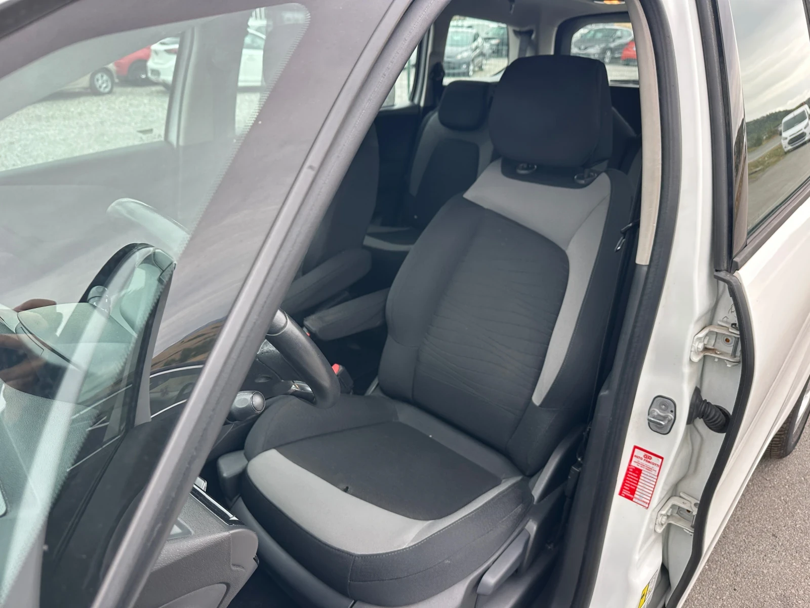 Citroen C4 Picasso  - изображение 9 | Auto.bg Citroen C4 Picasso  - изображение 9