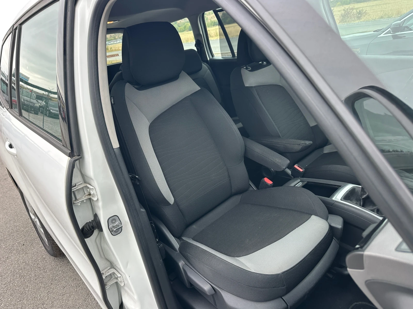 Citroen C4 Picasso  - изображение 8 | Auto.bg Citroen C4 Picasso  - изображение 8