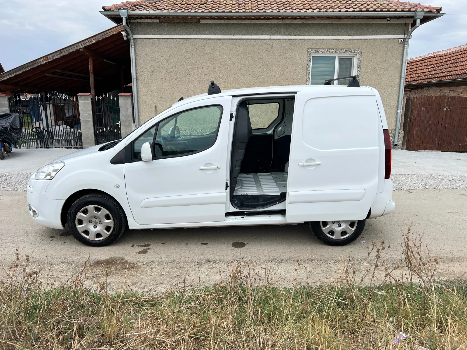 Peugeot Partner 1.6eHDI FACELIFT - изображение 10 | Auto.bg Peugeot Partner 1.6eHDI FACELIFT - изображение 10