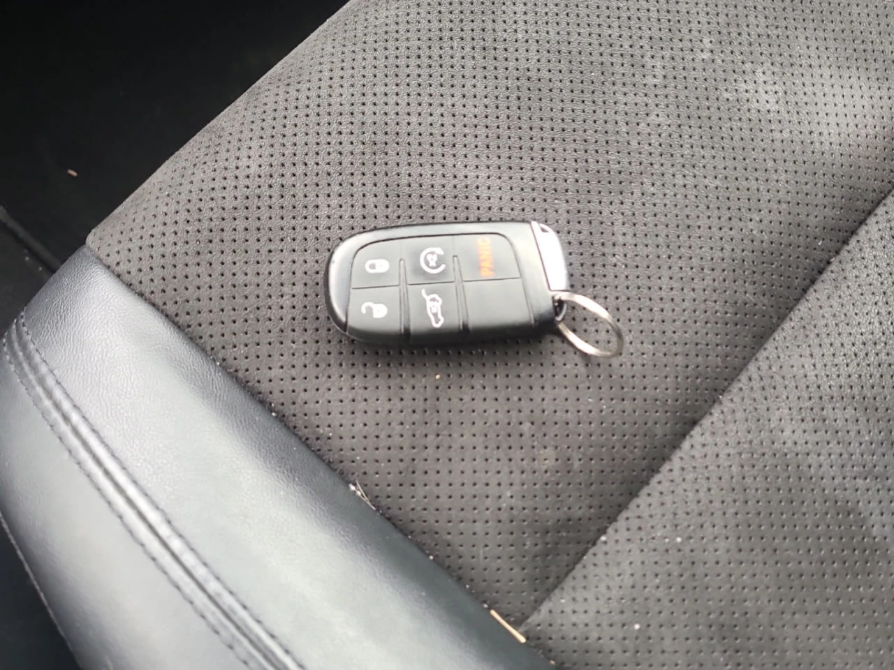 Jeep Grand cherokee * АВТО КРЕДИТ* ЦЕНА ДО БГ * Сервизна история *  - изображение 10 | Auto.bg Jeep Grand cherokee * АВТО КРЕДИТ* ЦЕНА ДО БГ * Сервизна история *  - изображение 10