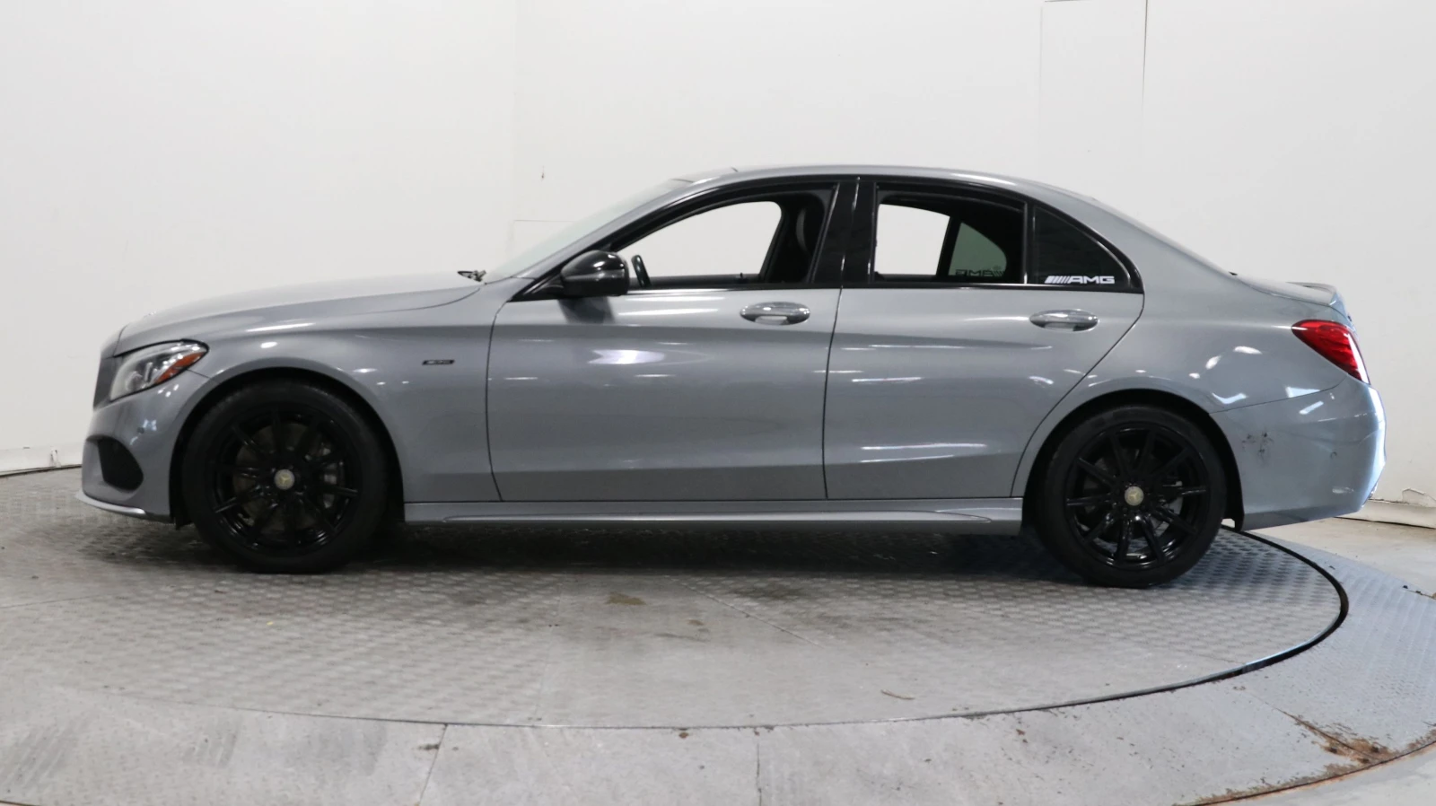 Mercedes-Benz C 450 AMG BURMESTER* RED STITCH* PANOROOF* KEYLESS* PREMIUM* - изображение 4 | Auto.bg Mercedes-Benz C 450 AMG BURMESTER* RED STITCH* PANOROOF* KEYLESS* PREMIUM* - изображение 4