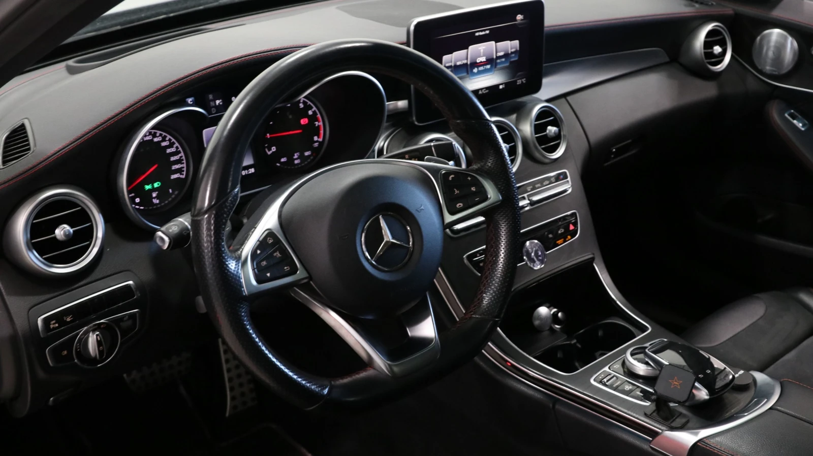 Mercedes-Benz C 450 AMG BURMESTER* RED STITCH* PANOROOF* KEYLESS* PREMIUM* - изображение 8 | Auto.bg Mercedes-Benz C 450 AMG BURMESTER* RED STITCH* PANOROOF* KEYLESS* PREMIUM* - изображение 8