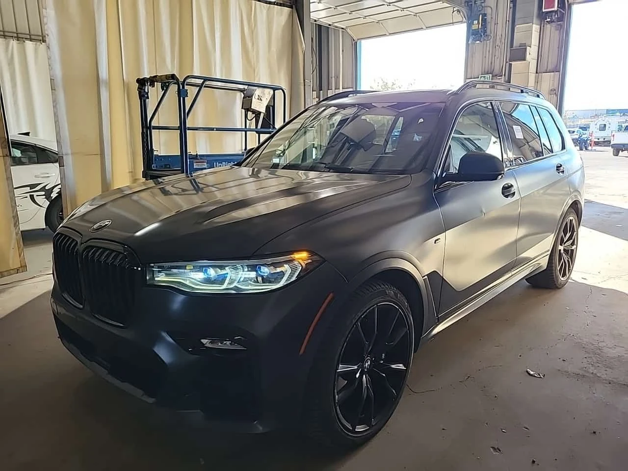 BMW X7 * M50I * 3ТИ РЕД СЕДАЛКИ * ОБДУХВАНЕ * LANE ASSIST | Auto.bg — изображение 1 BMW X7 * M50I * 3ТИ РЕД СЕДАЛКИ * ОБДУХВАНЕ * LANE ASSIST | Auto.bg — изображение 1
