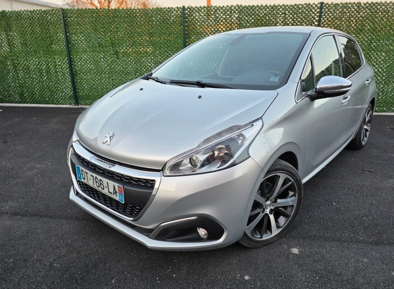 Peugeot 208 Navi panorama - 6599 € / 12906.52 лв. - 71153893 1 | Car24.bg Peugeot 208 Navi panorama - 6599 € / 12906.52 лв. - 71153893 1