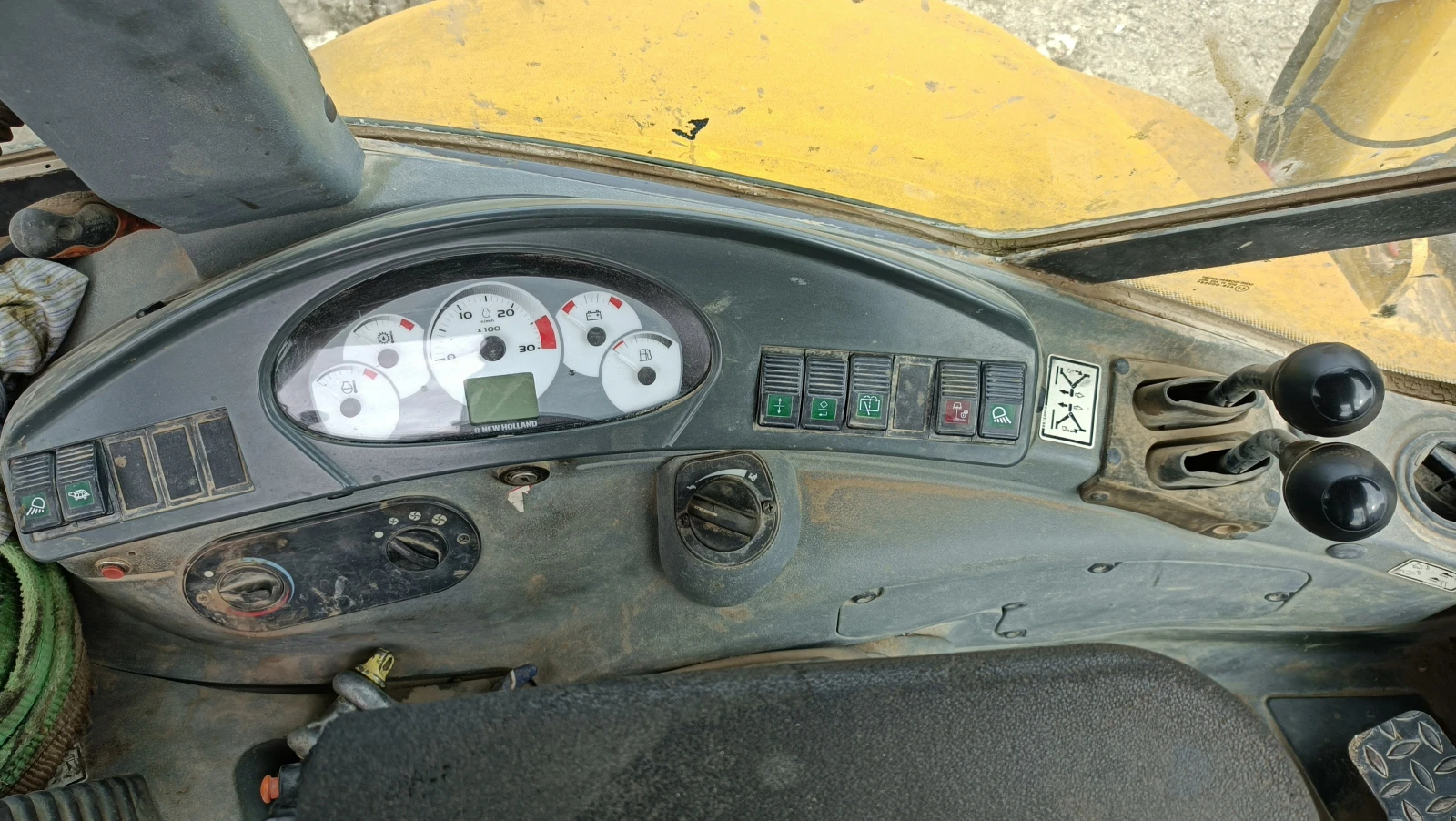 Багер New Holland B100 BLR - изображение 10 | Auto.bg Багер New Holland B100 BLR - изображение 10