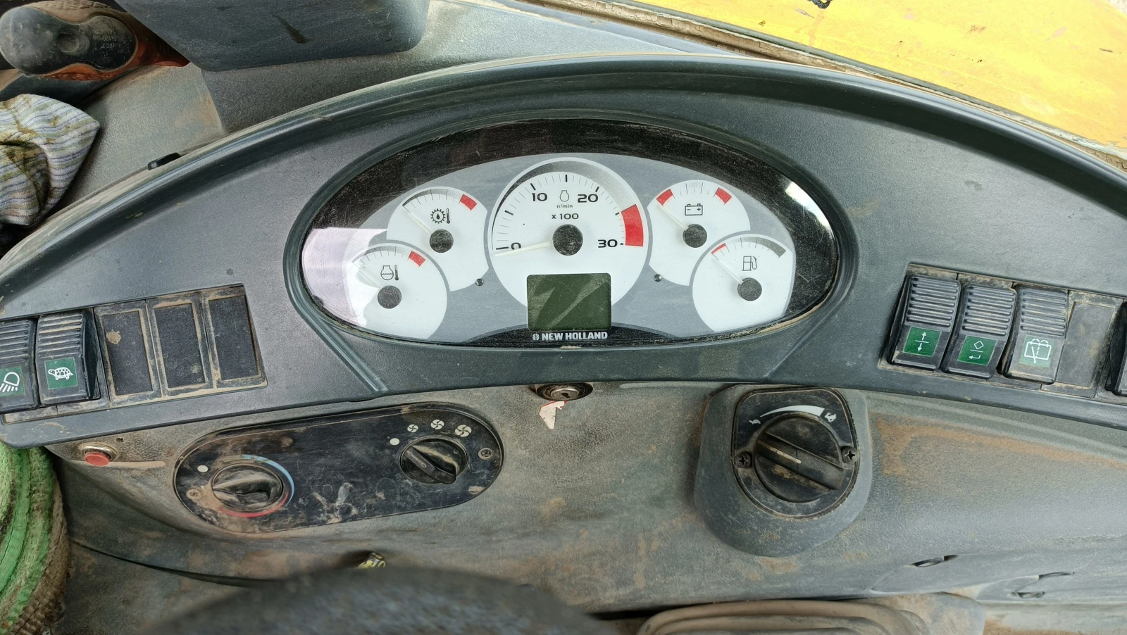 Багер New Holland B100 BLR - изображение 8 | Auto.bg Багер New Holland B100 BLR - изображение 8