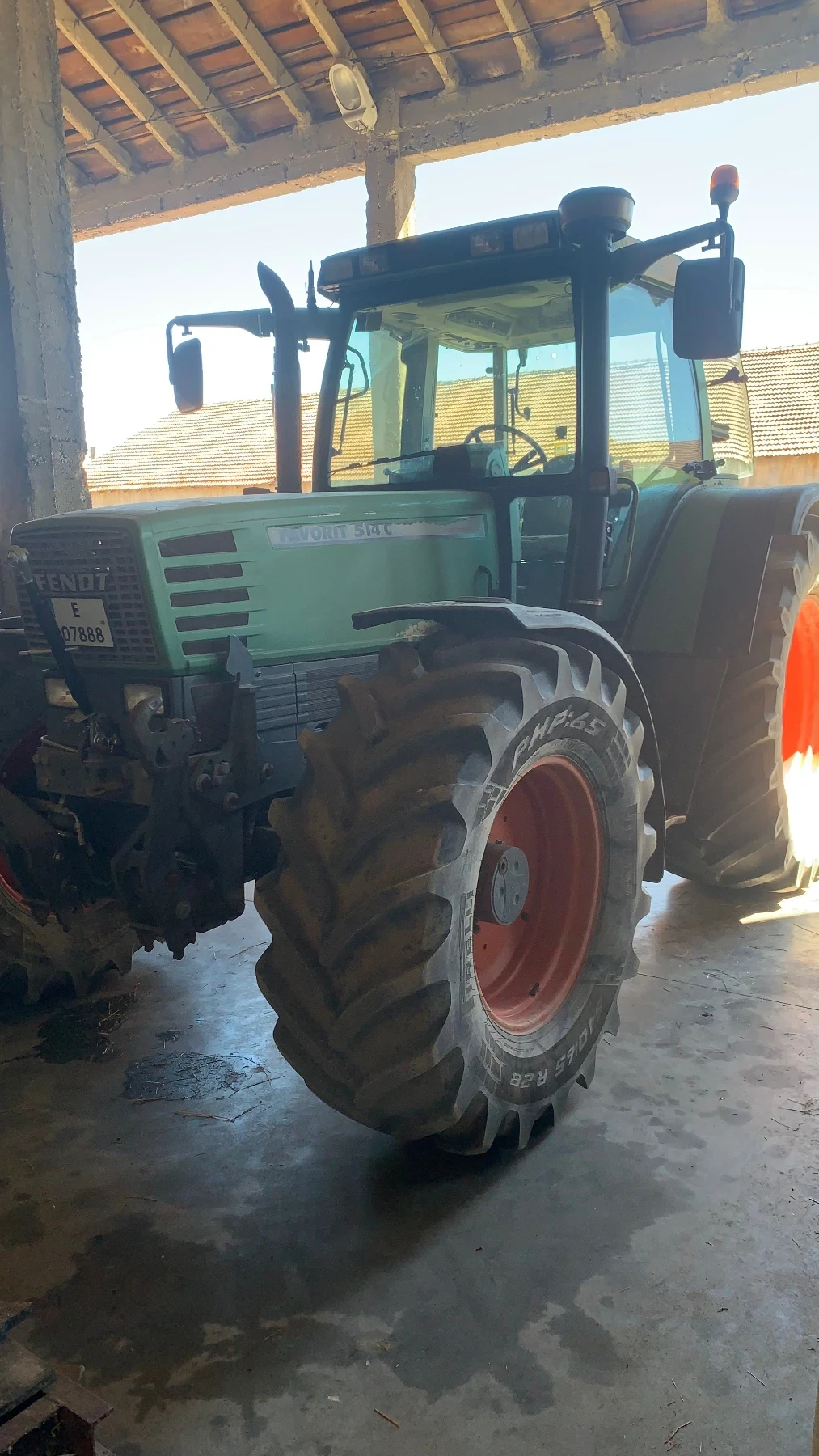 Трактор Fendt Favorit 514C - изображение 2 | Auto.bg Трактор Fendt Favorit 514C - изображение 2