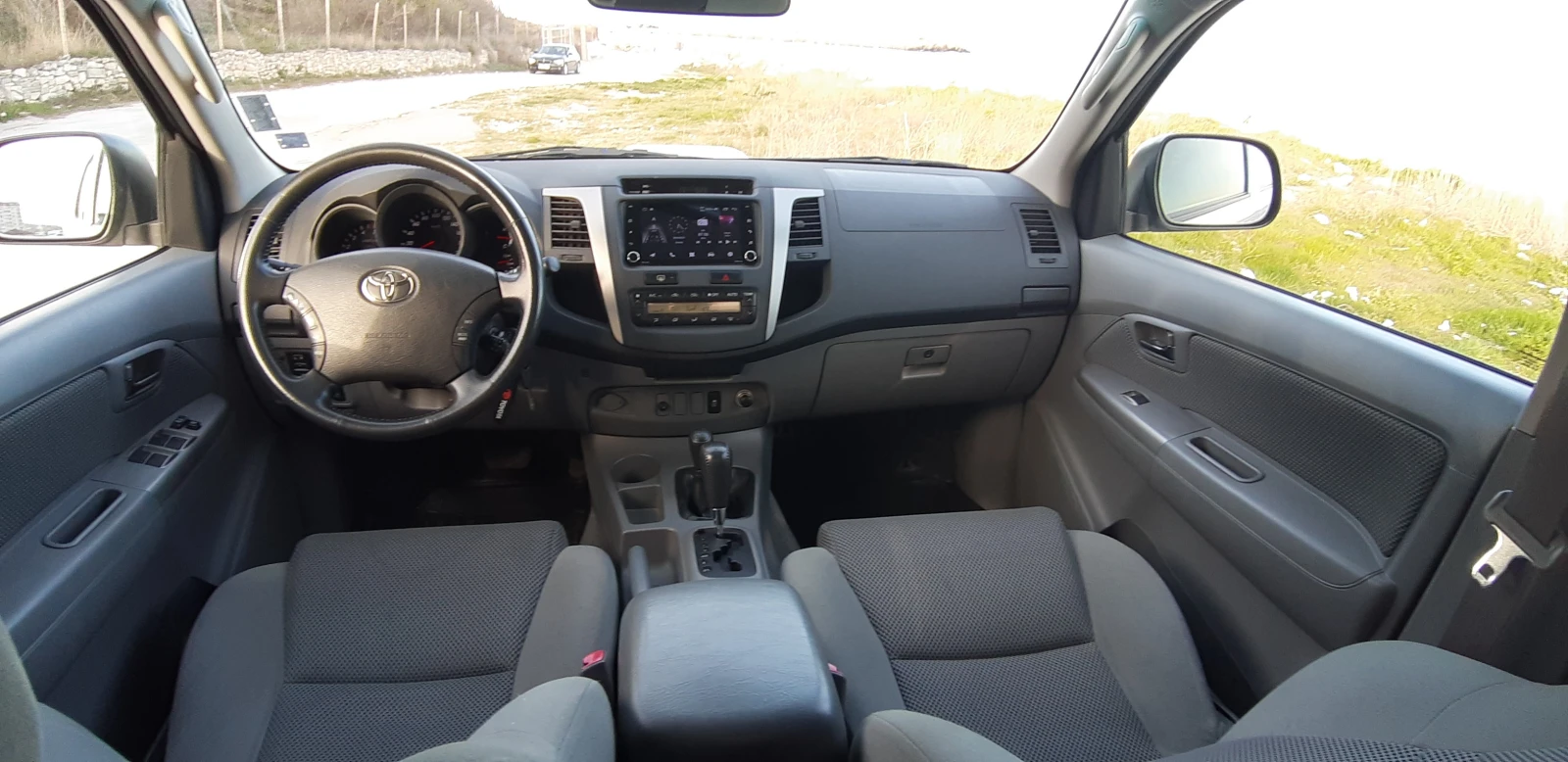 Toyota Hilux 3.0 D4D AUTO от Toyota България/гаражен - изображение 2 | Auto.bg Toyota Hilux 3.0 D4D AUTO от Toyota България/гаражен - изображение 2