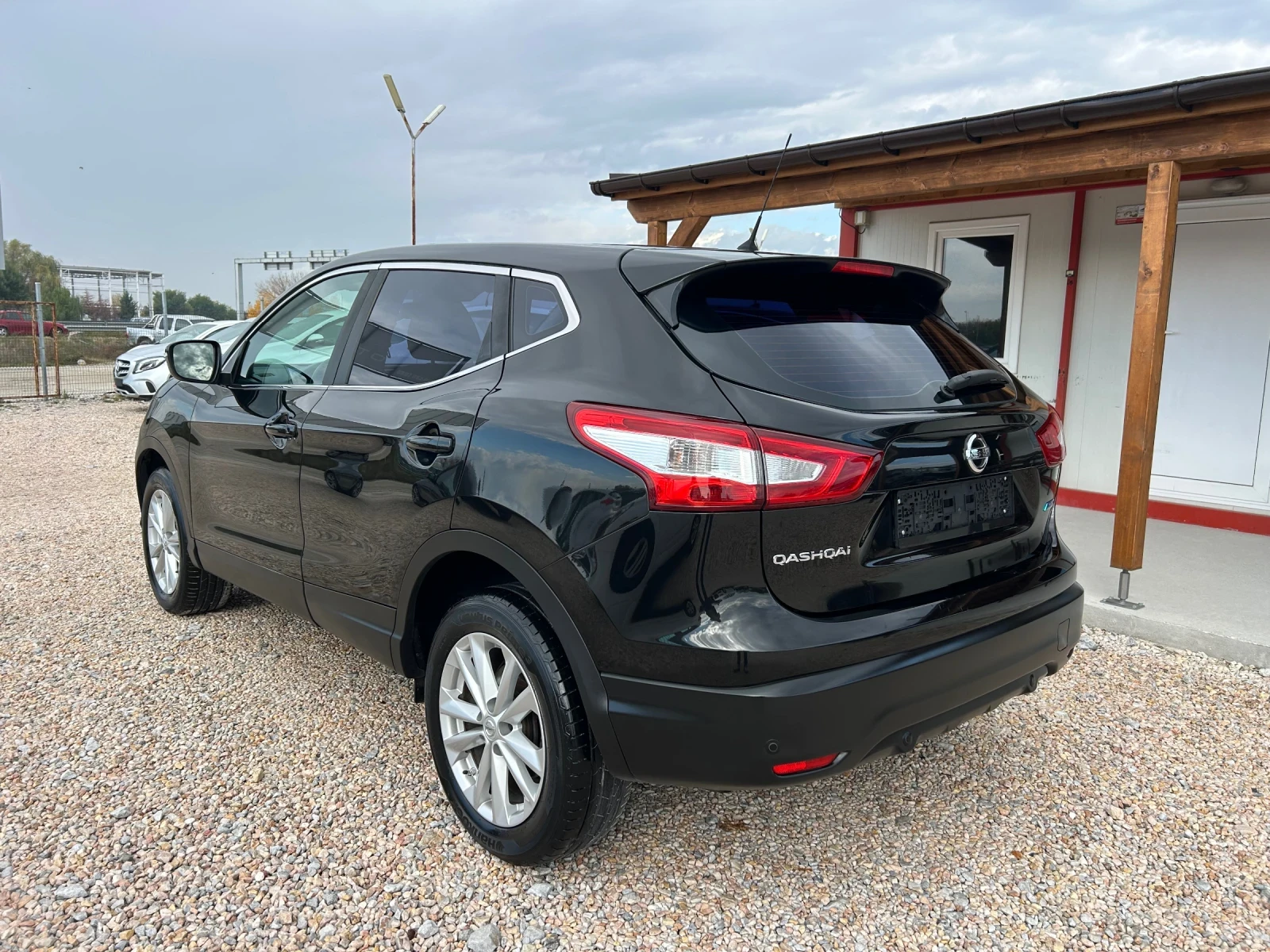 Nissan Qashqai * 1.5* DCi* 110к.с* Navi* KAMERA*  - изображение 4 | Auto.bg Nissan Qashqai * 1.5* DCi* 110к.с* Navi* KAMERA*  - изображение 4
