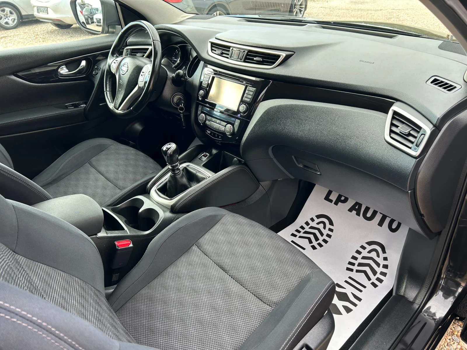 Nissan Qashqai * 1.5* DCi* 110к.с* Navi* KAMERA*  - изображение 8 | Auto.bg Nissan Qashqai * 1.5* DCi* 110к.с* Navi* KAMERA*  - изображение 8