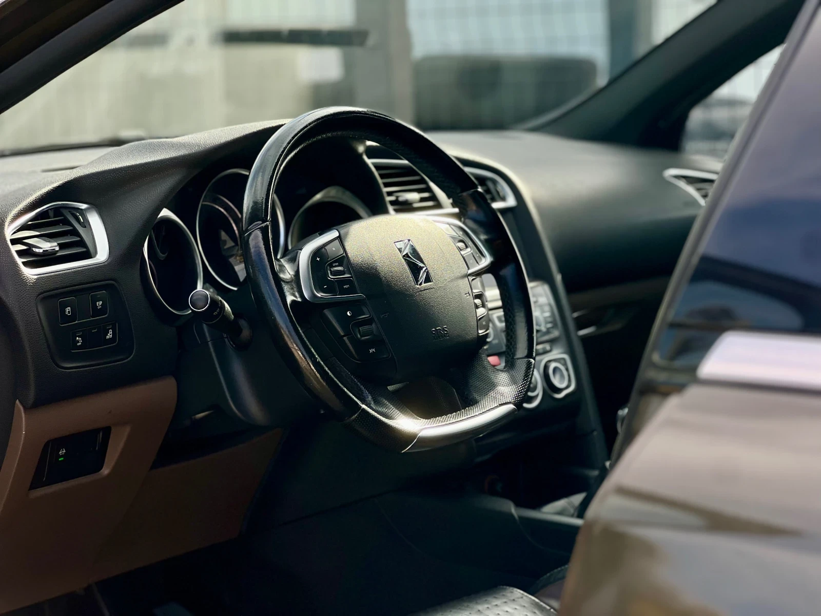 Citroen DS 4 Crossback 2.0D-163HP / ПОДГРЕВ / NAVI / ОБСЛУЖЕН / КАСКО  - изображение 9 | Auto.bg Citroen DS 4 Crossback 2.0D-163HP / ПОДГРЕВ / NAVI / ОБСЛУЖЕН / КАСКО  - изображение 9