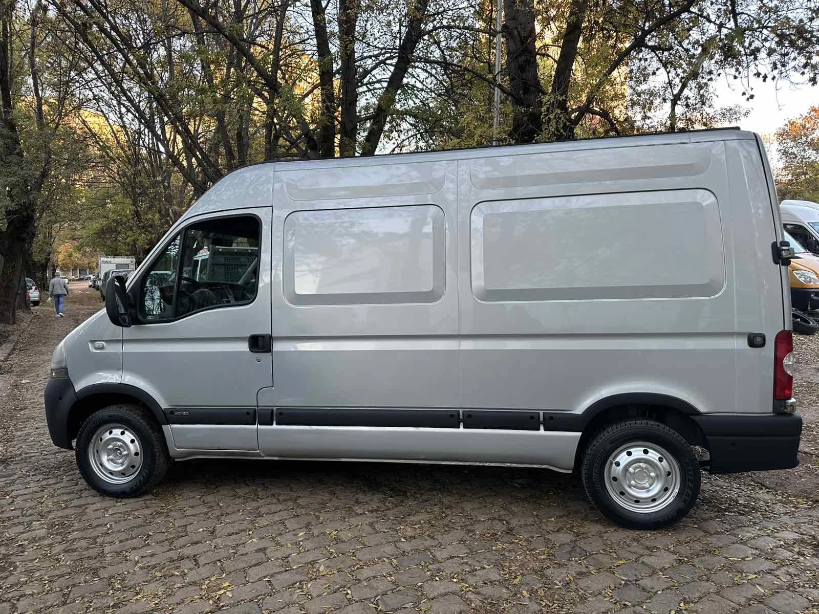 Nissan Interstar 2, 5 dci - изображение 3 | Auto.bg Nissan Interstar 2, 5 dci - изображение 3