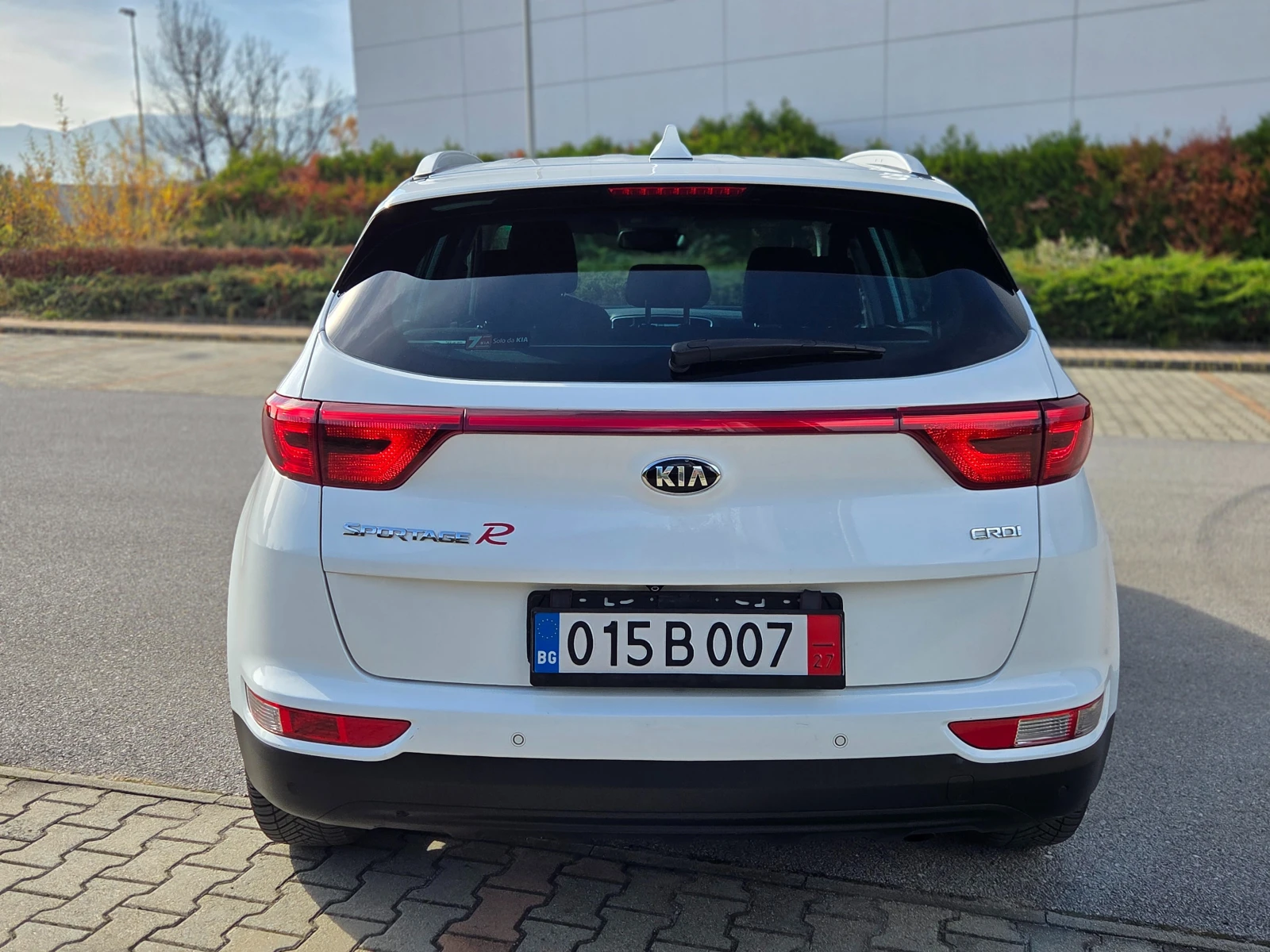 Kia Sportage Бяла перла 1.7CRDi* NAVI* CAMERA* TOP*  - изображение 4 | Auto.bg Kia Sportage Бяла перла 1.7CRDi* NAVI* CAMERA* TOP*  - изображение 4