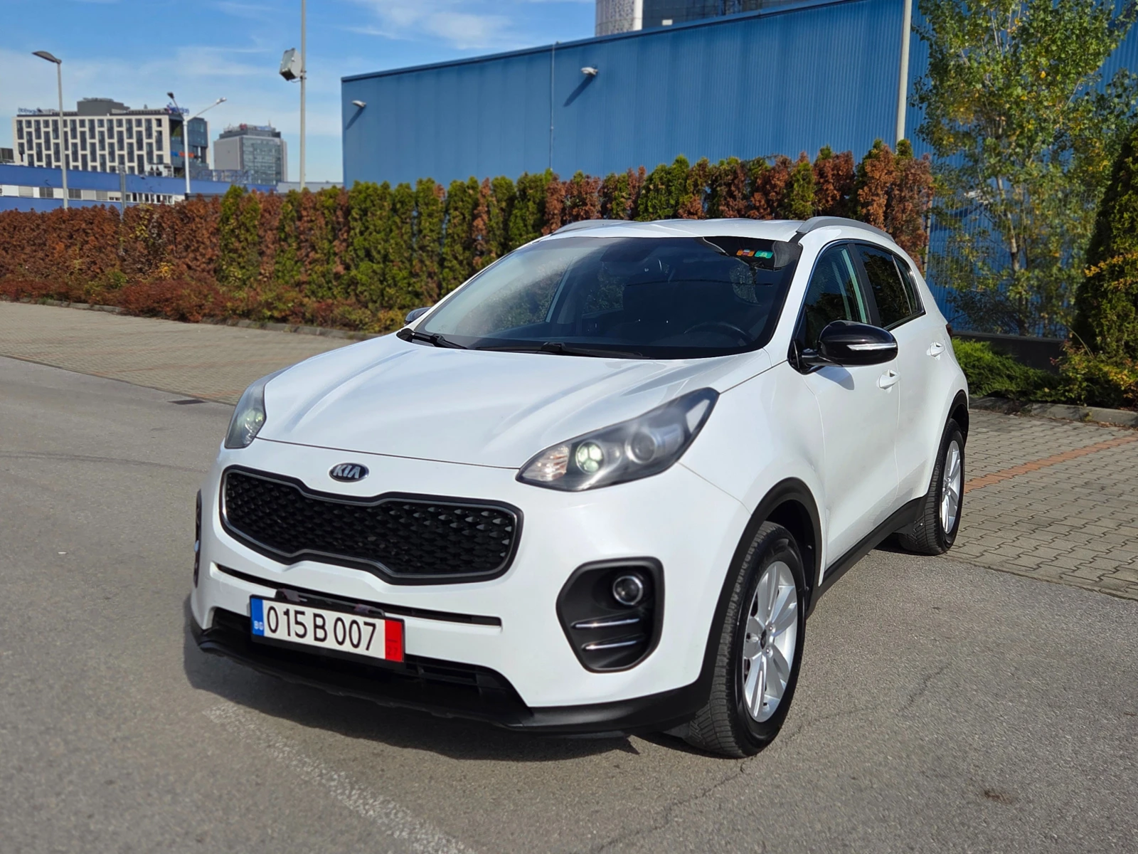 Kia Sportage Бяла перла 1.7CRDi* NAVI* CAMERA* TOP*  - изображение 2 | Auto.bg Kia Sportage Бяла перла 1.7CRDi* NAVI* CAMERA* TOP*  - изображение 2