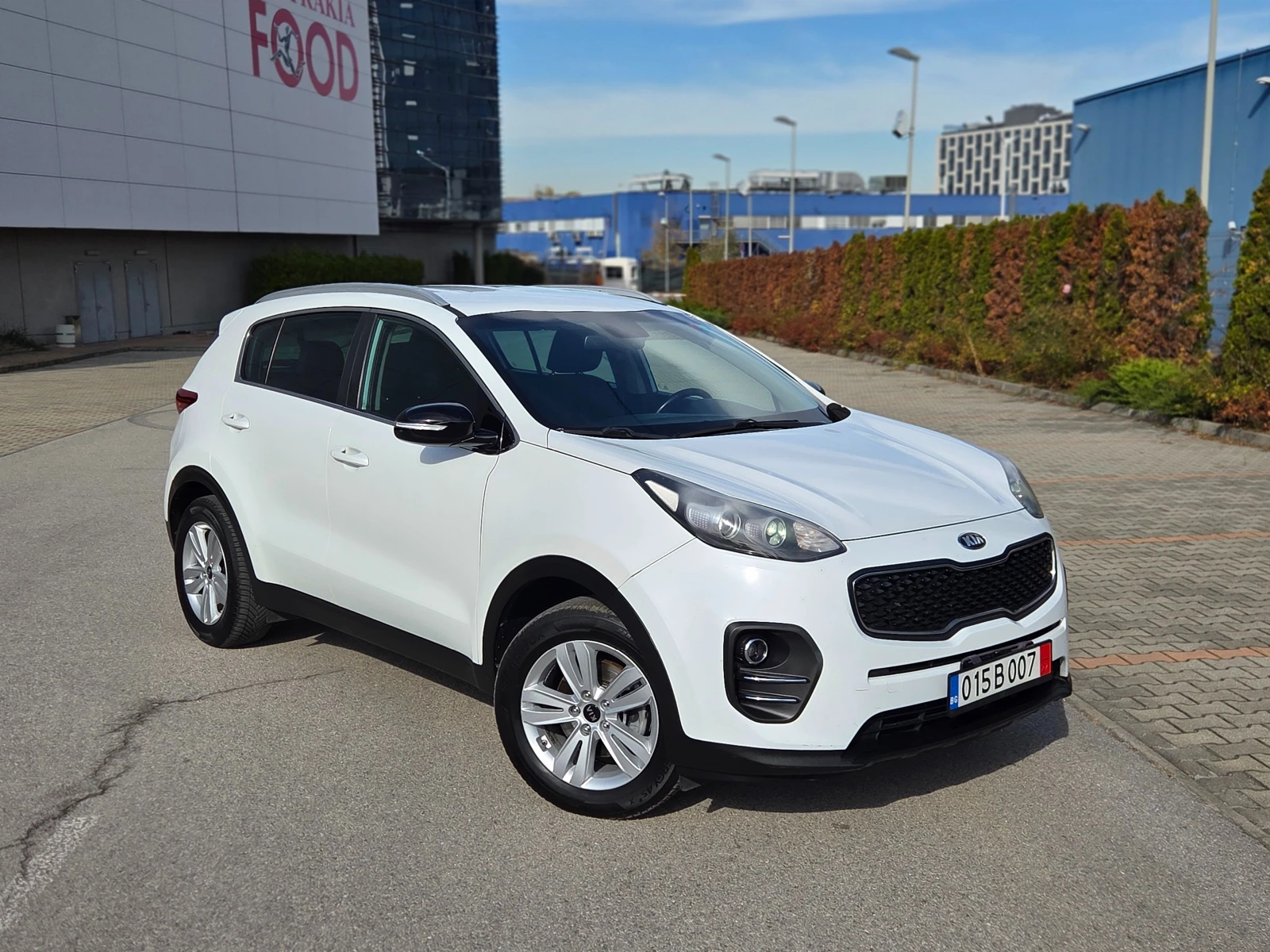 Kia Sportage Бяла перла 1.7CRDi* NAVI* CAMERA* TOP*  - изображение 8 | Auto.bg Kia Sportage Бяла перла 1.7CRDi* NAVI* CAMERA* TOP*  - изображение 8