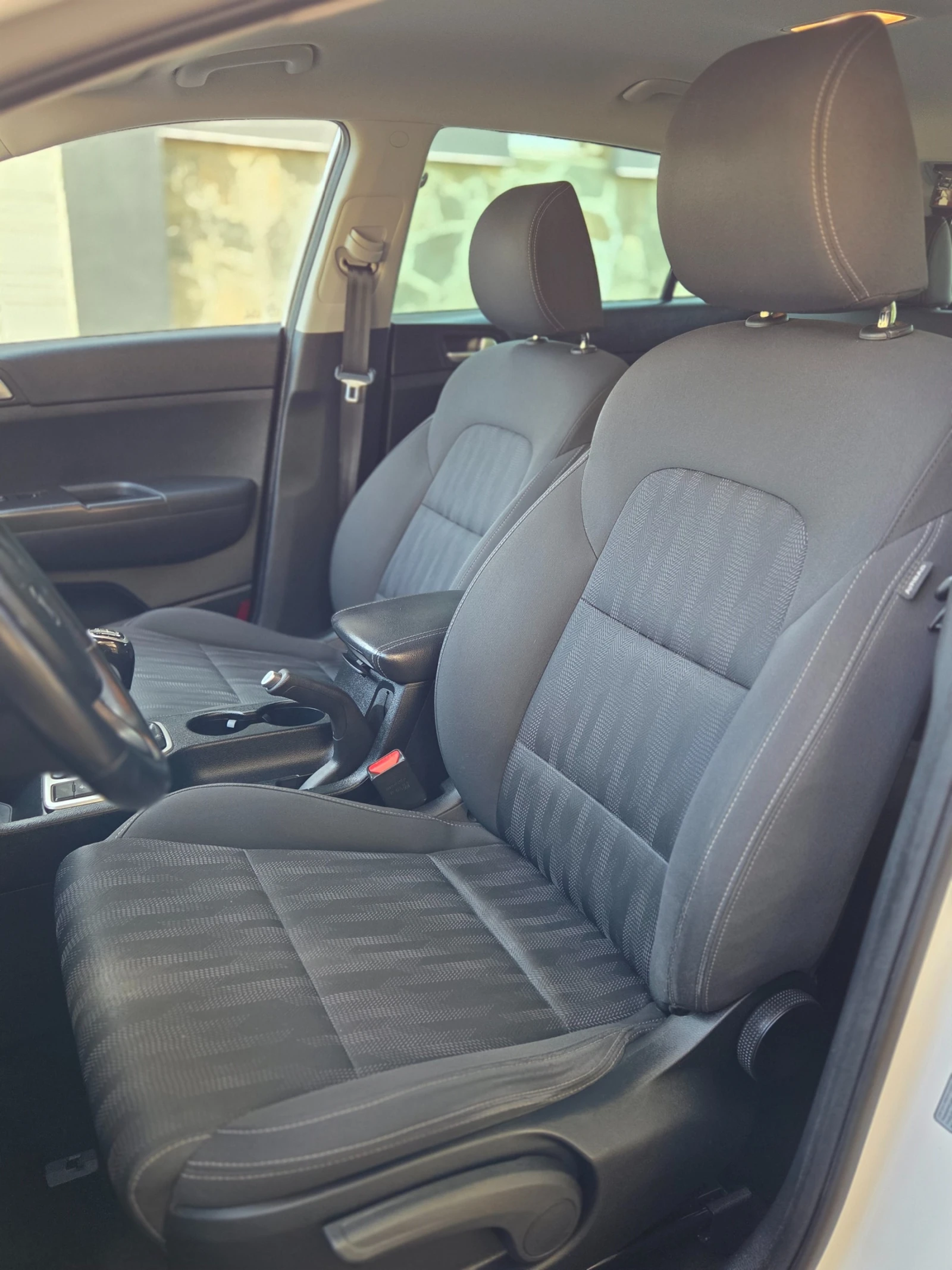 Kia Sportage Бяла перла 1.7CRDi* NAVI* CAMERA* TOP*  - изображение 10 | Auto.bg Kia Sportage Бяла перла 1.7CRDi* NAVI* CAMERA* TOP*  - изображение 10