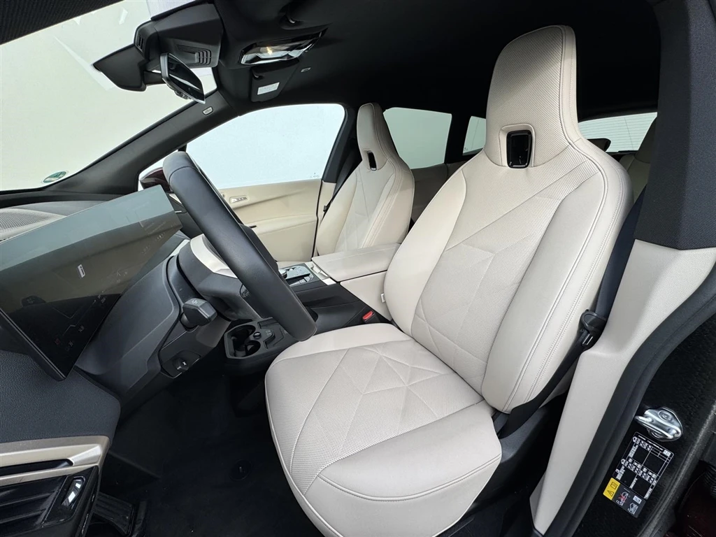 BMW iX xDrive40 Въздушно окачване - изображение 9 | Auto.bg BMW iX xDrive40 Въздушно окачване - изображение 9