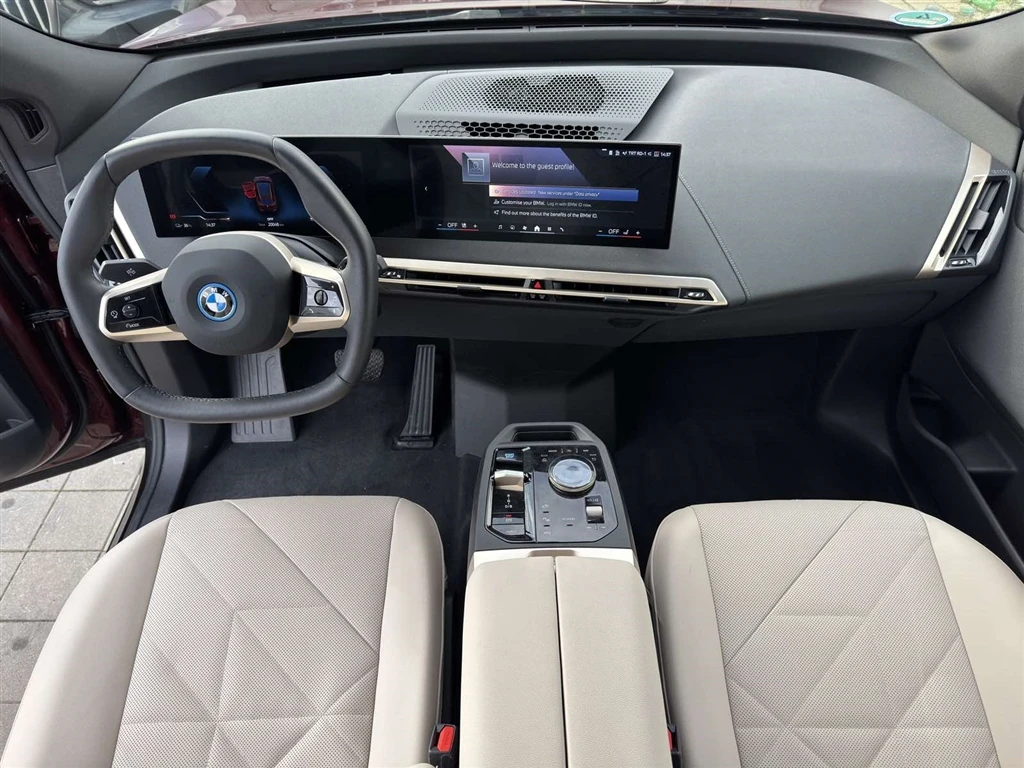 BMW iX xDrive40 Въздушно окачване - изображение 7 | Auto.bg BMW iX xDrive40 Въздушно окачване - изображение 7