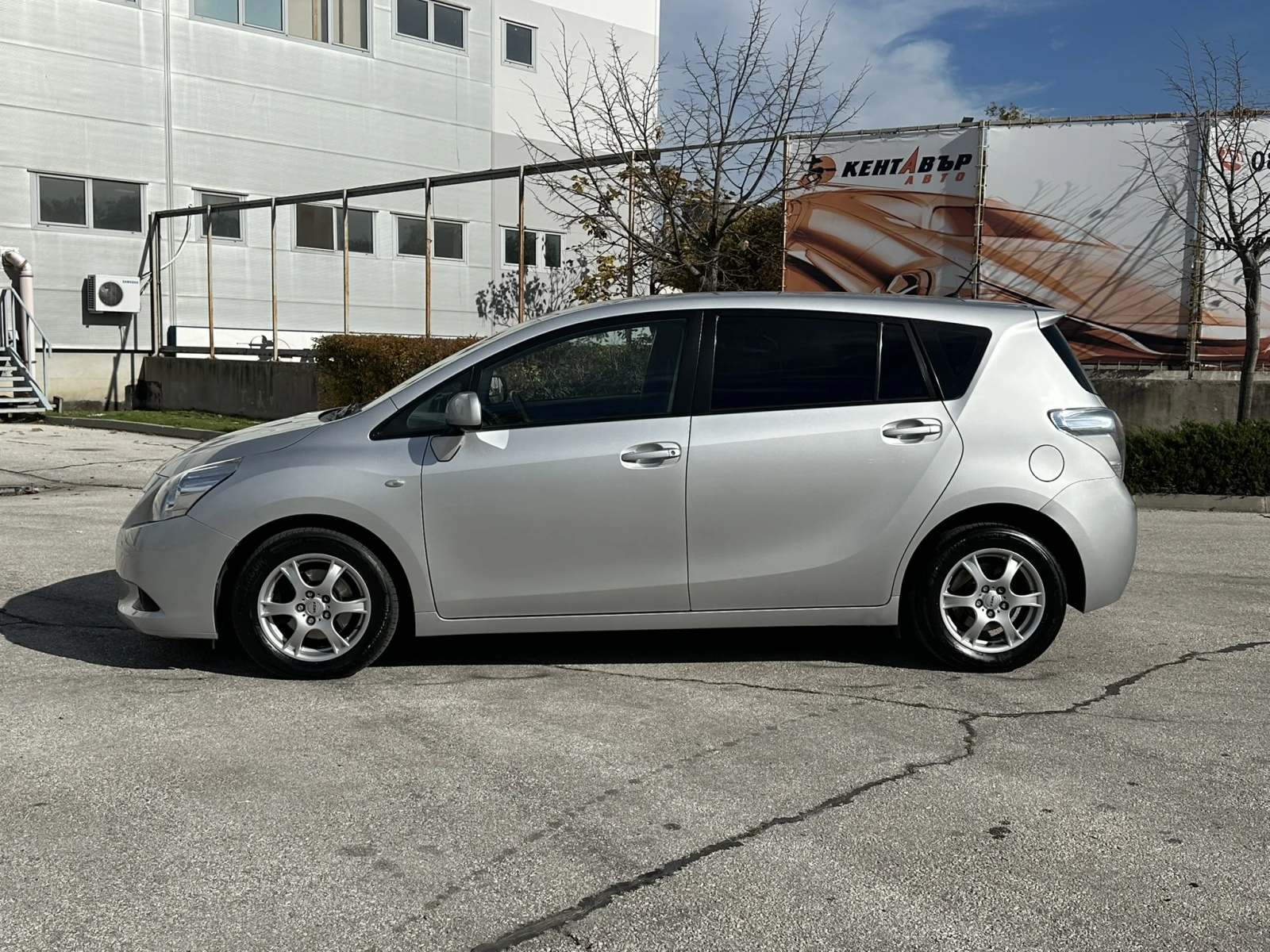 Toyota Verso 2.0d 126 к.с./7-места - изображение 2 | Auto.bg Toyota Verso 2.0d 126 к.с./7-места - изображение 2