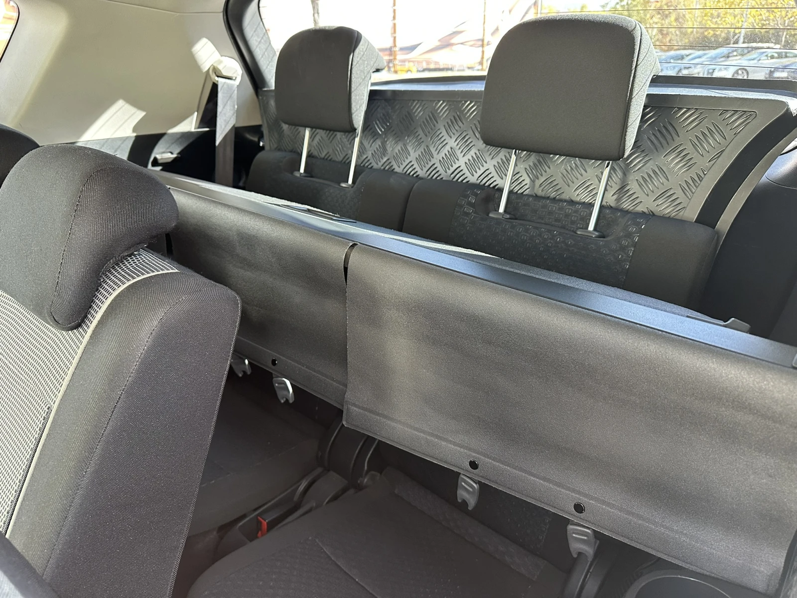 Toyota Verso 2.0d 126 к.с./7-места - изображение 10 | Auto.bg Toyota Verso 2.0d 126 к.с./7-места - изображение 10