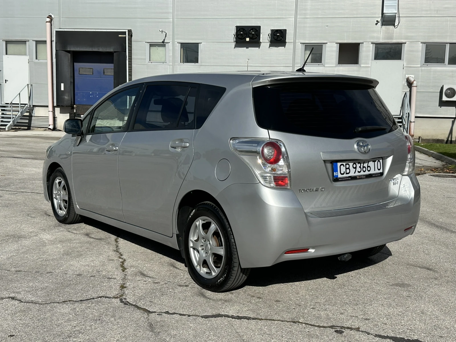Toyota Verso 2.0d 126 к.с./7-места - изображение 3 | Auto.bg Toyota Verso 2.0d 126 к.с./7-места - изображение 3