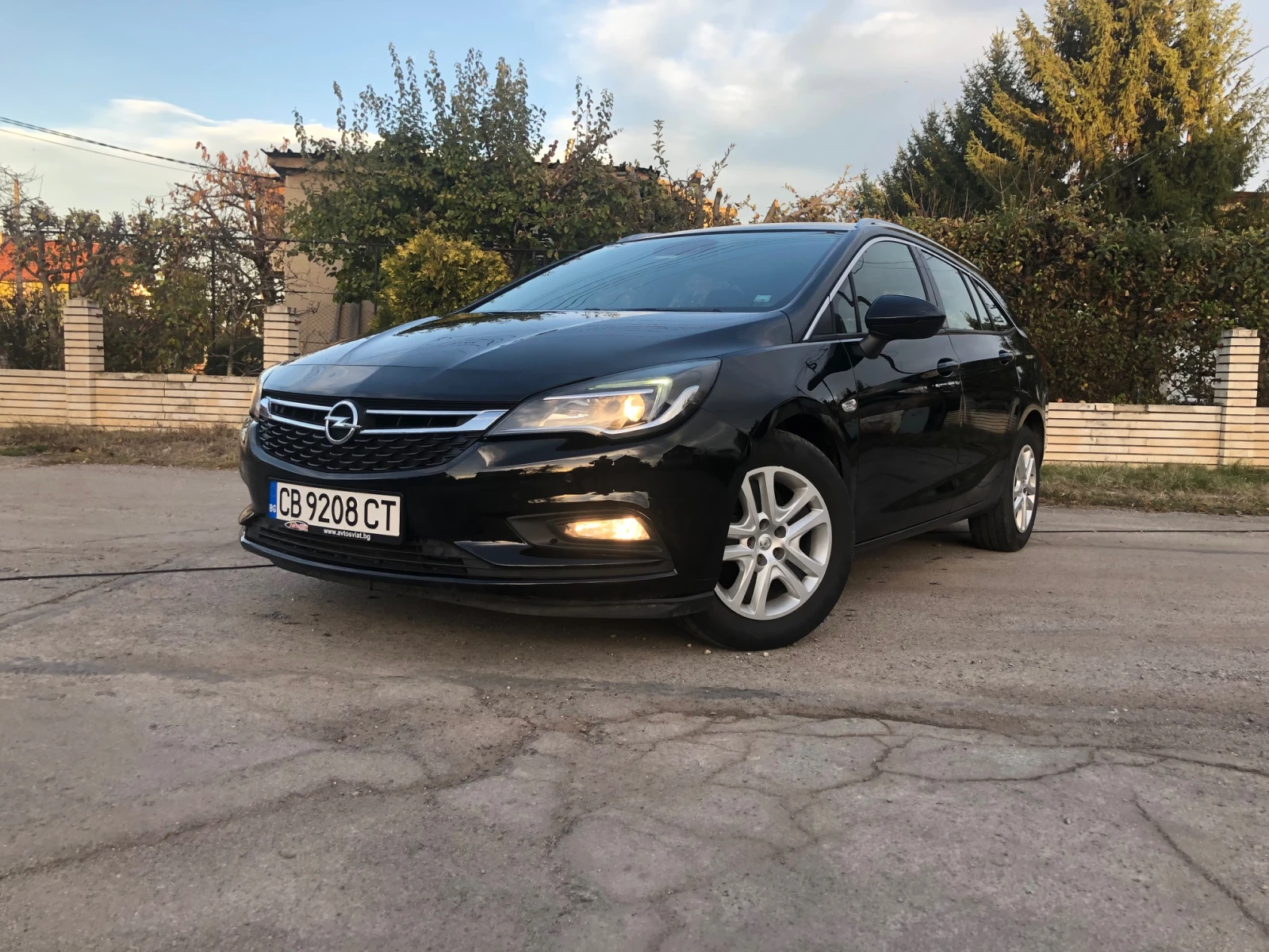 Opel Astra Sports Tourer - изображение 2 | Auto.bg Opel Astra Sports Tourer - изображение 2