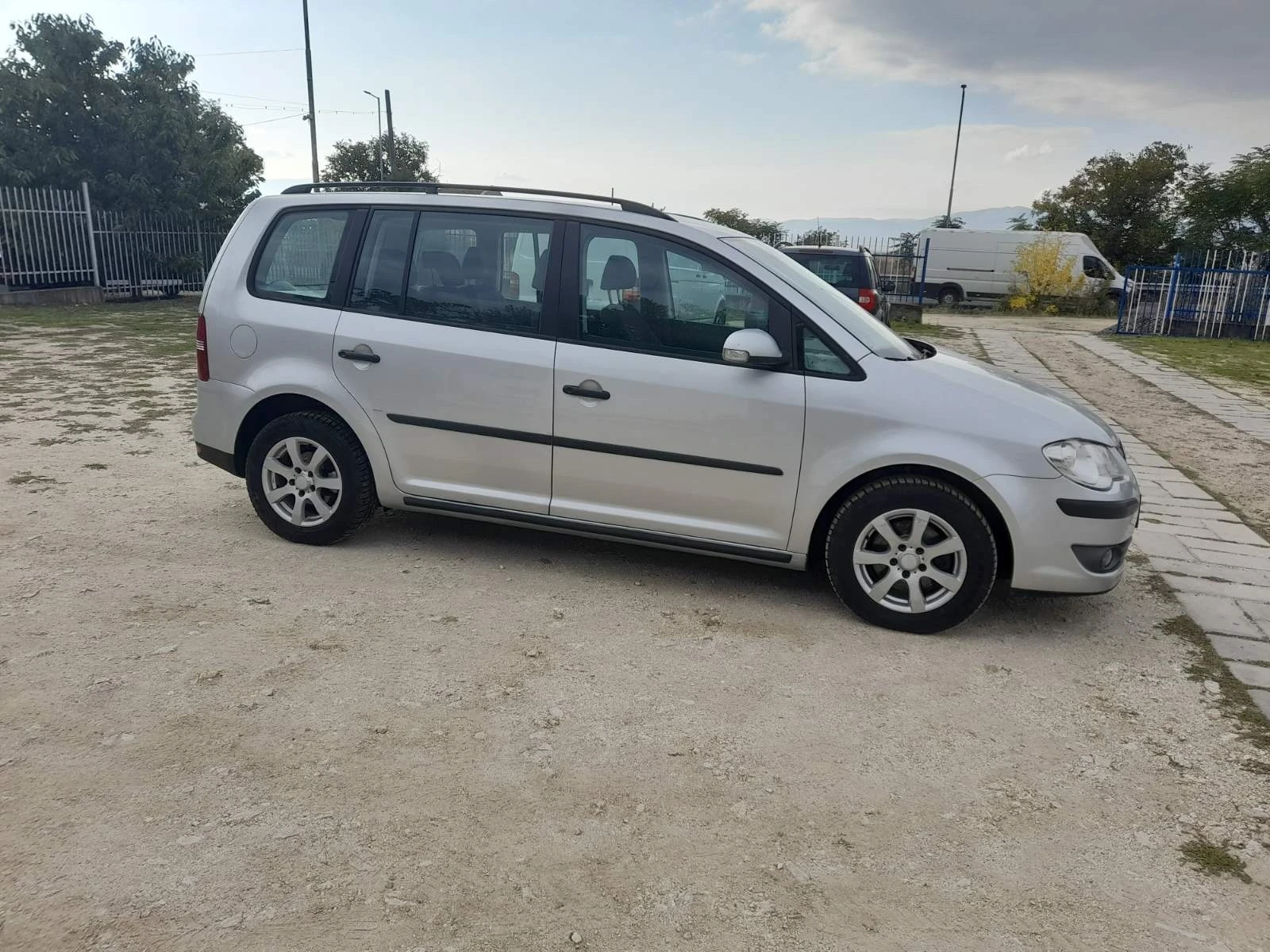 VW Touran 1.9 TDI 105к.с. 6 скорости - изображение 3 | Auto.bg VW Touran 1.9 TDI 105к.с. 6 скорости - изображение 3