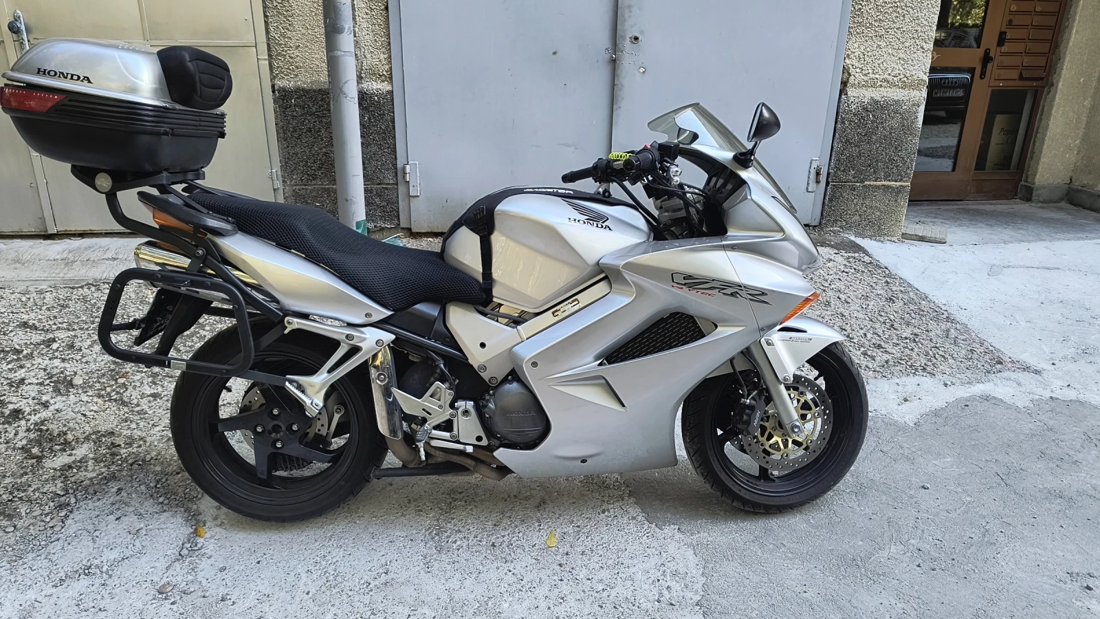 Honda Vfr V-TEC 800 - изображение 2 | Auto.bg Honda Vfr V-TEC 800 - изображение 2