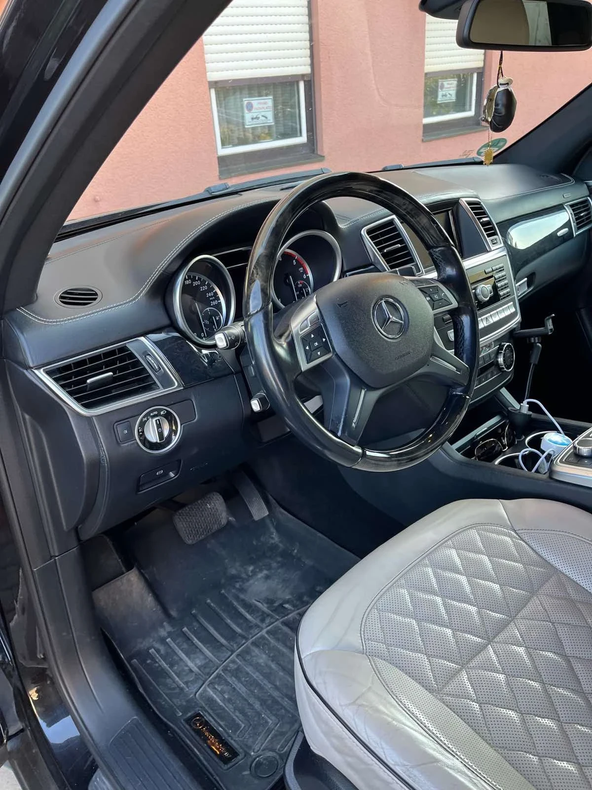 Mercedes-Benz ML 350 Designo edition1 AMG - изображение 7 | Auto.bg Mercedes-Benz ML 350 Designo edition1 AMG - изображение 7