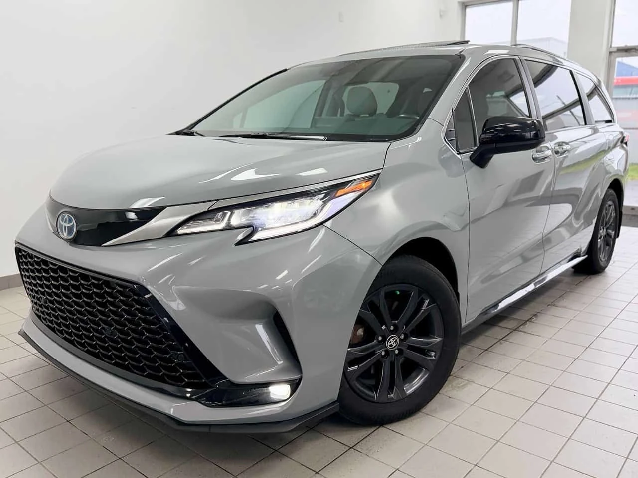 Toyota Sienna XSE 7 Passenger AWD CARFAX | Auto.bg — изображение 1 Toyota Sienna XSE 7 Passenger AWD CARFAX | Auto.bg — изображение 1