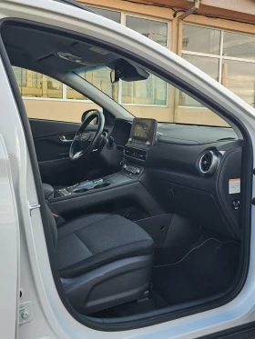 Hyundai Kona 64kWh Facelift 100%SOH Гаранция Термопомпа Keyless - 19900 € / 38921.02 лв. - 68962166 10 | Car24.bg Hyundai Kona 64kWh Facelift 100%SOH Гаранция Термопомпа Keyless - 19900 € / 38921.02 лв. - 68962166 10