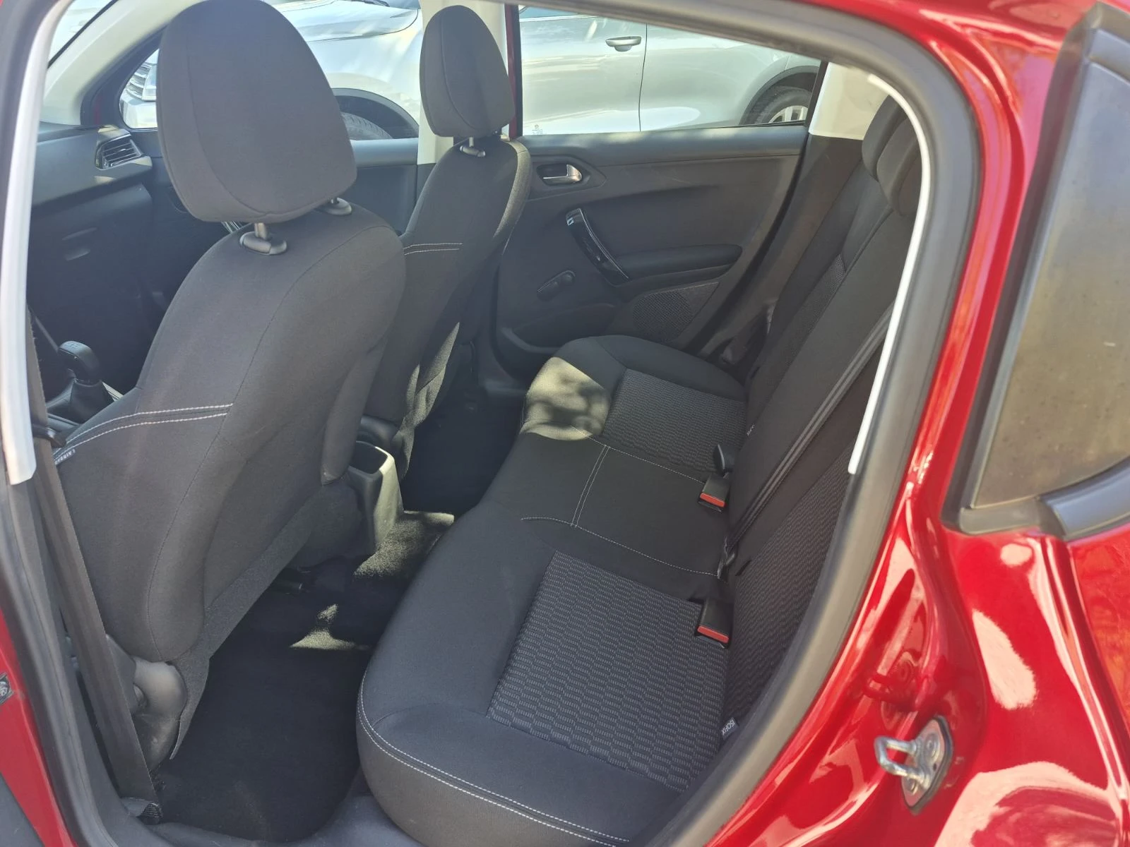 Peugeot 208 1.6HDI - изображение 9 | Auto.bg Peugeot 208 1.6HDI - изображение 9