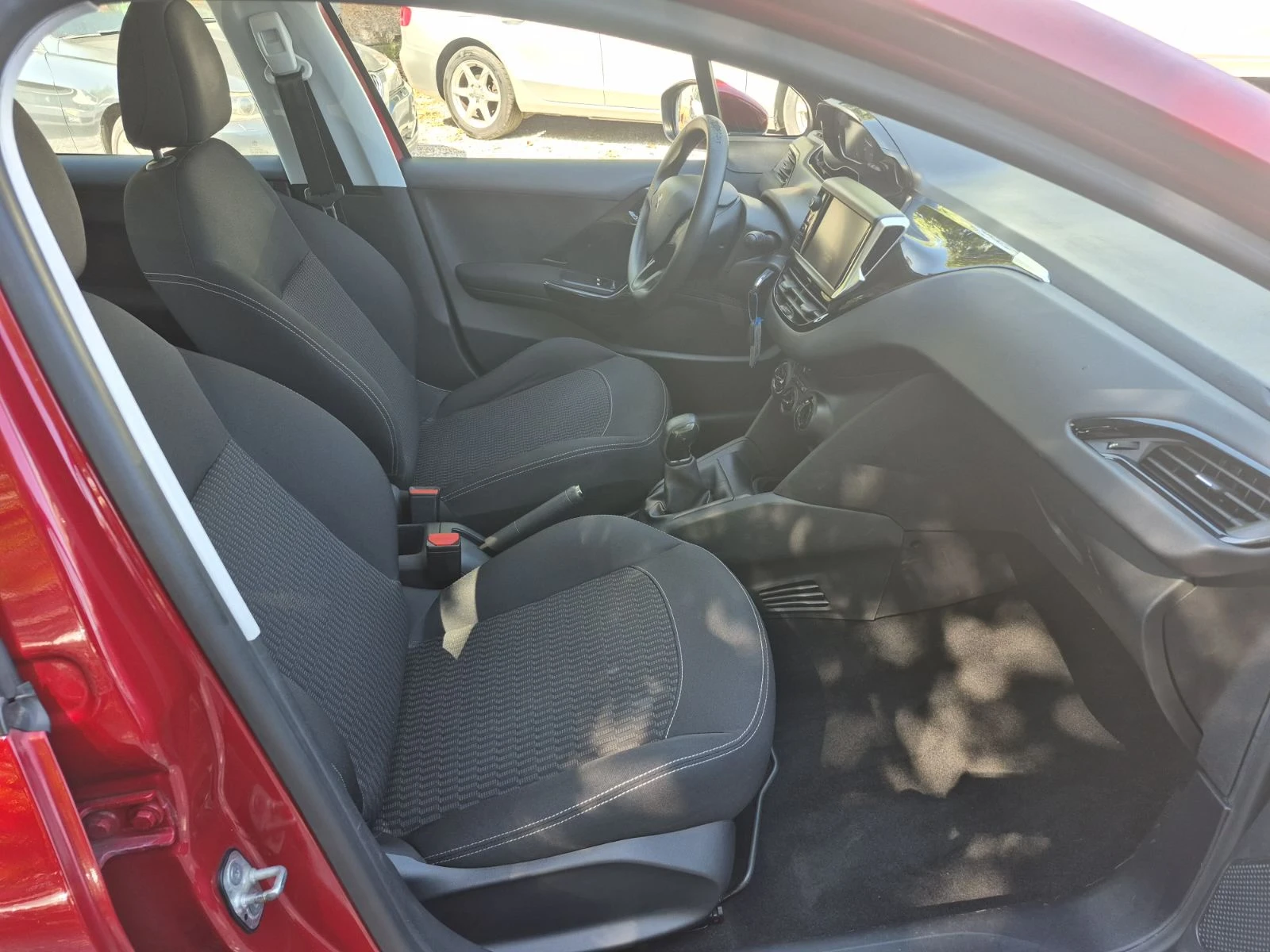 Peugeot 208 1.6HDI - изображение 10 | Auto.bg Peugeot 208 1.6HDI - изображение 10