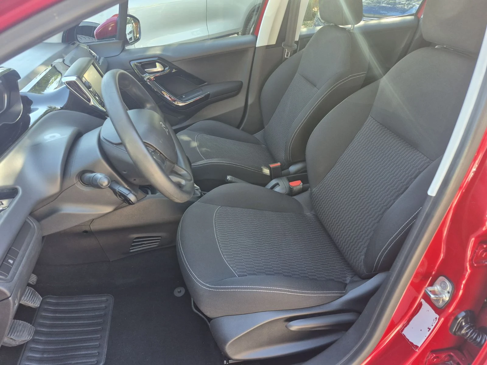 Peugeot 208 1.6HDI - изображение 8 | Auto.bg Peugeot 208 1.6HDI - изображение 8