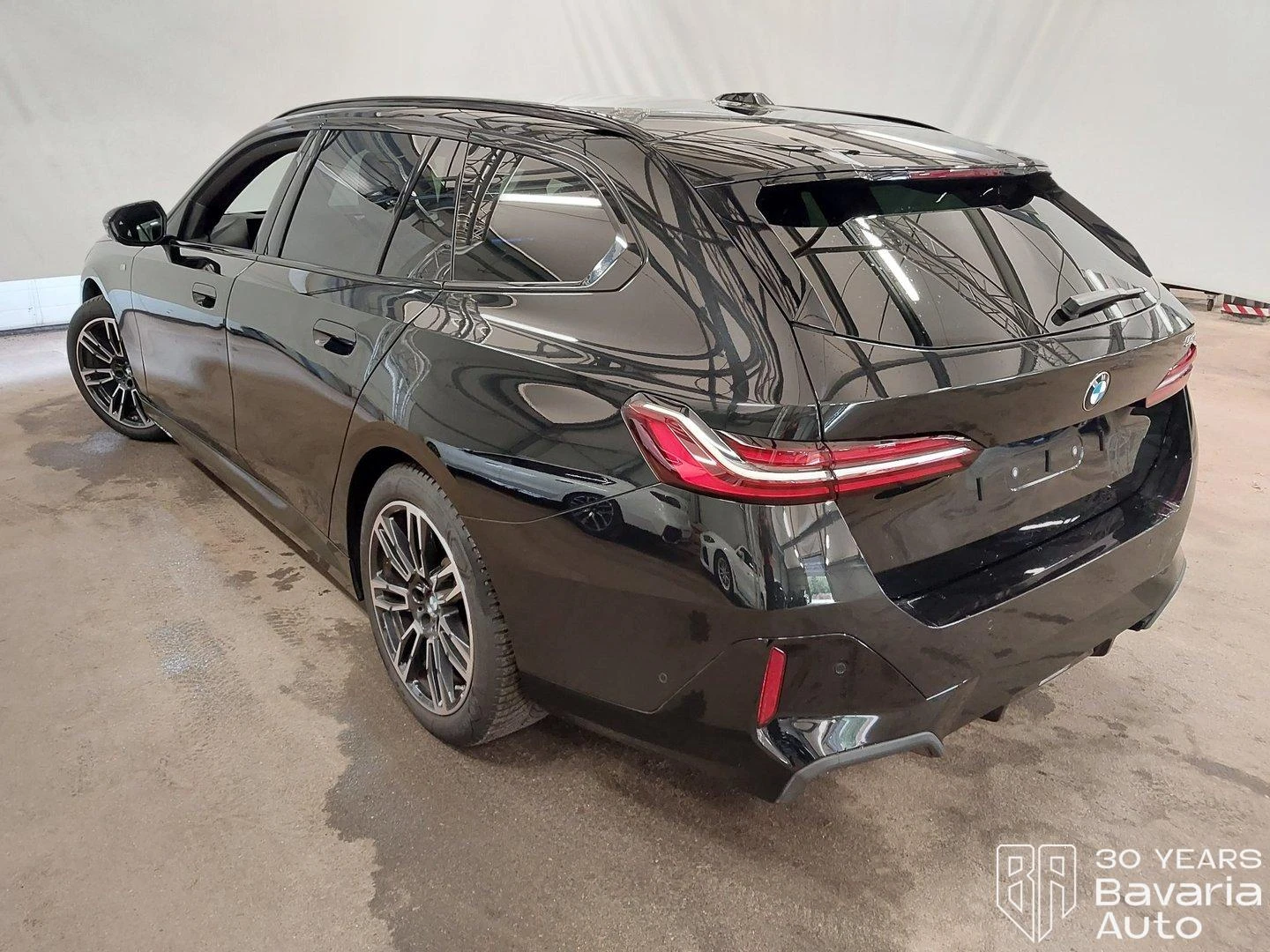 BMW 520 i Touring M Sport Paket Steptronic - изображение 2 | Auto.bg BMW 520 i Touring M Sport Paket Steptronic - изображение 2