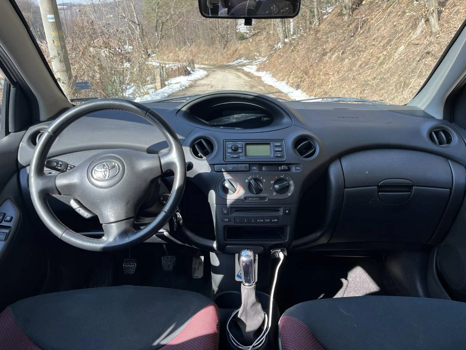 Toyota Yaris 1.4 D 4 D - изображение 8 | Auto.bg Toyota Yaris 1.4 D 4 D - изображение 8